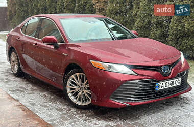 Седан Toyota Camry 2018 в Киеве