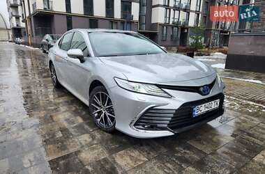 Седан Toyota Camry 2024 в Львові