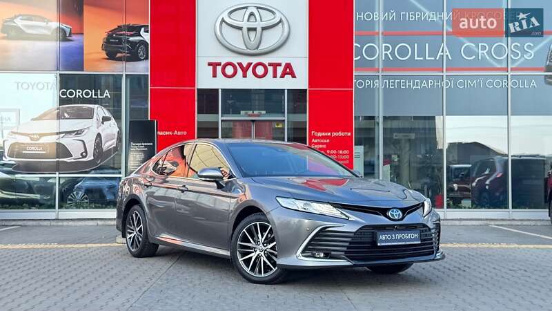 Седан Toyota Camry 2023 в Івано-Франківську