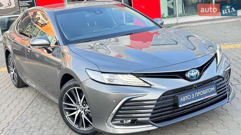 Седан Toyota Camry 2023 в Івано-Франківську