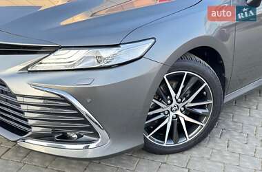 Седан Toyota Camry 2023 в 