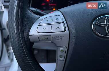 Седан Toyota Camry 2010 в 