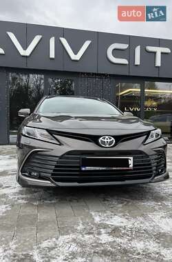 Седан Toyota Camry 2023 в Львове