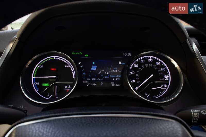 Седан Toyota Camry 2019 в Львове