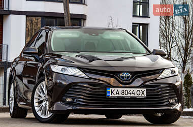 Toyota Camry 2019