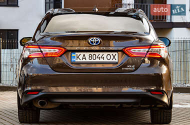 Седан Toyota Camry 2019 в Львове