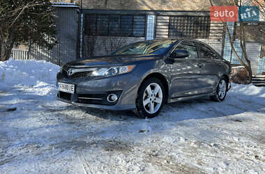 Седан Toyota Camry 2014 в Киеве