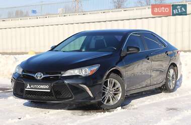 Седан Toyota Camry 2016 в Киеве