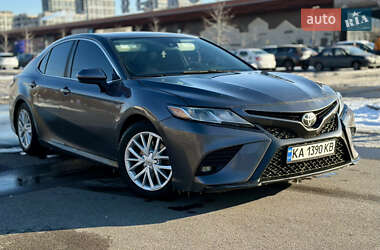 Седан Toyota Camry 2018 в Києві