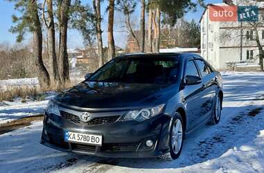 Седан Toyota Camry 2014 в Киеве