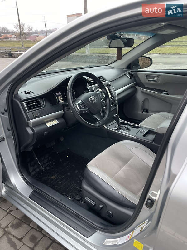 Седан Toyota Camry 2015 в Хмельницькому