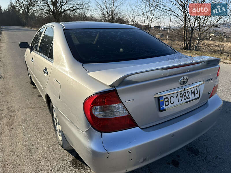 Седан Toyota Camry 2004 в Львове