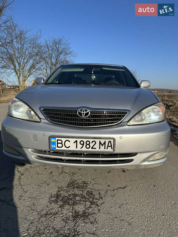 Седан Toyota Camry 2004 в Львове