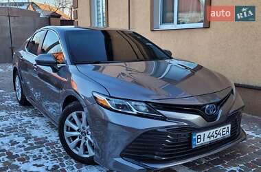 Седан Toyota Camry 2018 в Миргороді