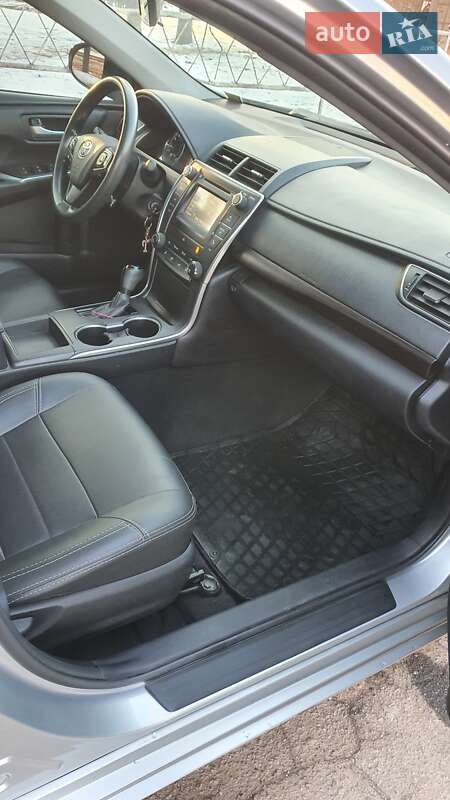 Седан Toyota Camry 2016 в Кривом Роге
