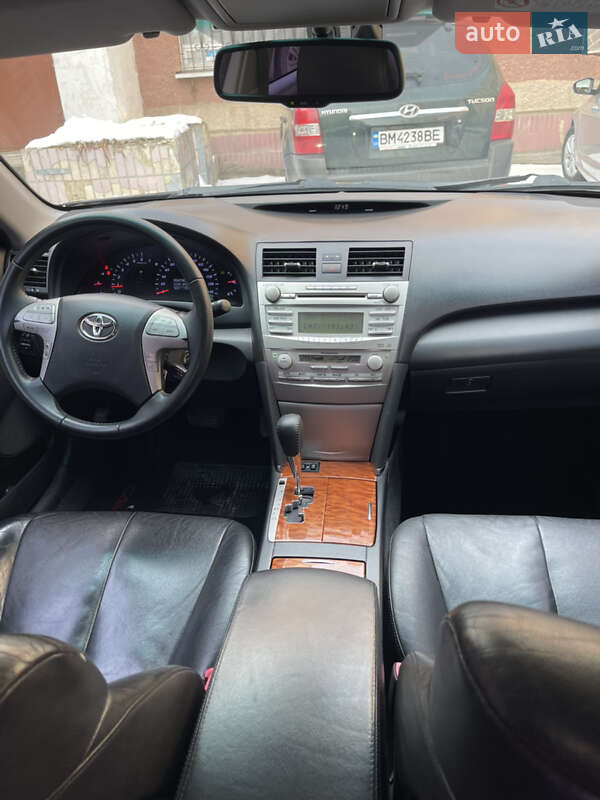 Седан Toyota Camry 2009 в Сумах