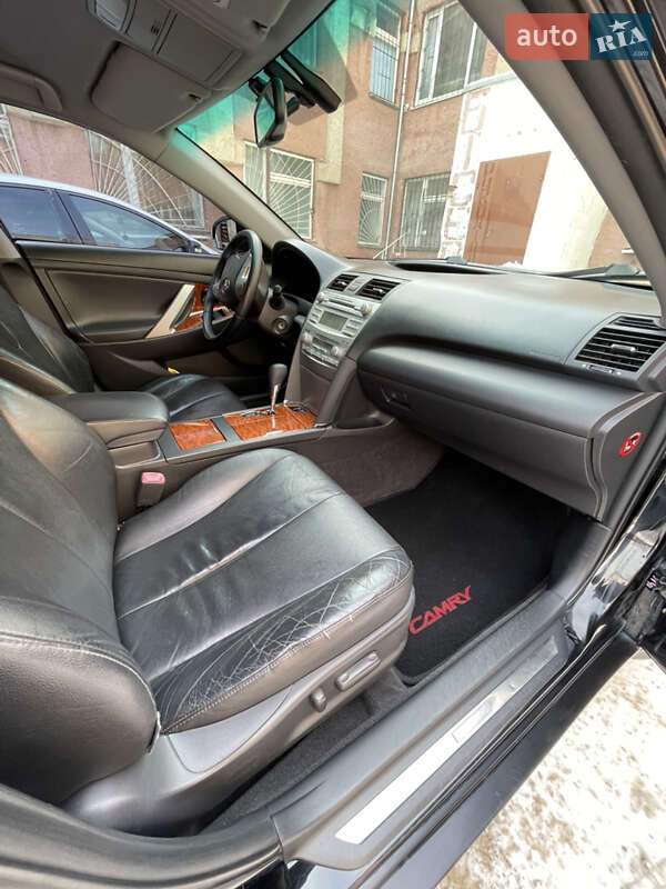 Седан Toyota Camry 2009 в Сумах