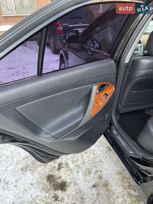 Седан Toyota Camry 2009 в Сумах