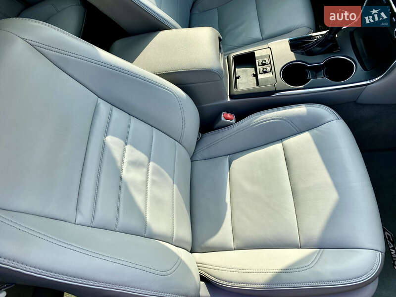 Седан Toyota Camry 2017 в Києві