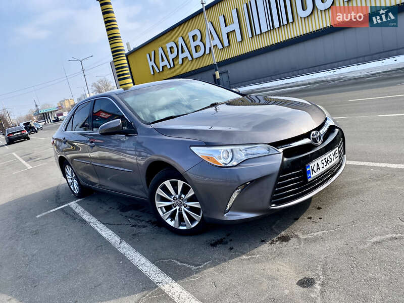 Седан Toyota Camry 2017 в Києві