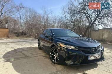 Седан Toyota Camry 2018 в Ивано-Франковске