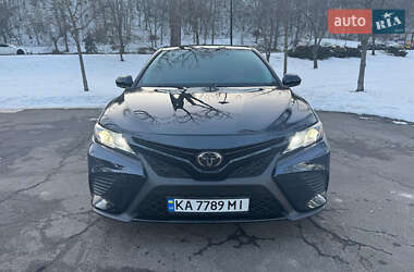 Седан Toyota Camry 2020 в Києві