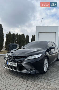 Седан Toyota Camry 2020 в Львове