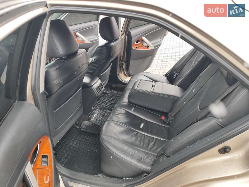 Седан Toyota Camry 2008 в Желтых Водах