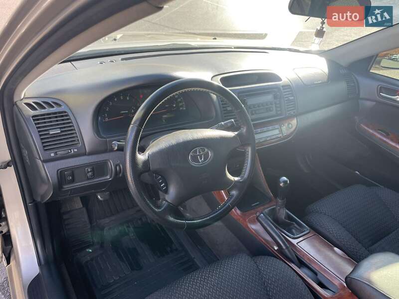 Седан Toyota Camry 2002 в Запорожье