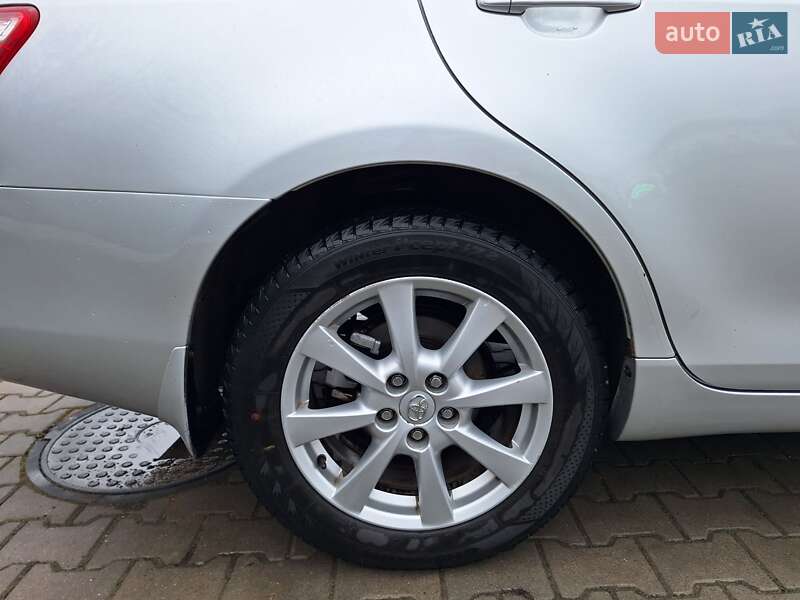 Седан Toyota Camry 2008 в Чернівцях