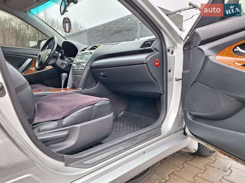 Седан Toyota Camry 2008 в Чернівцях