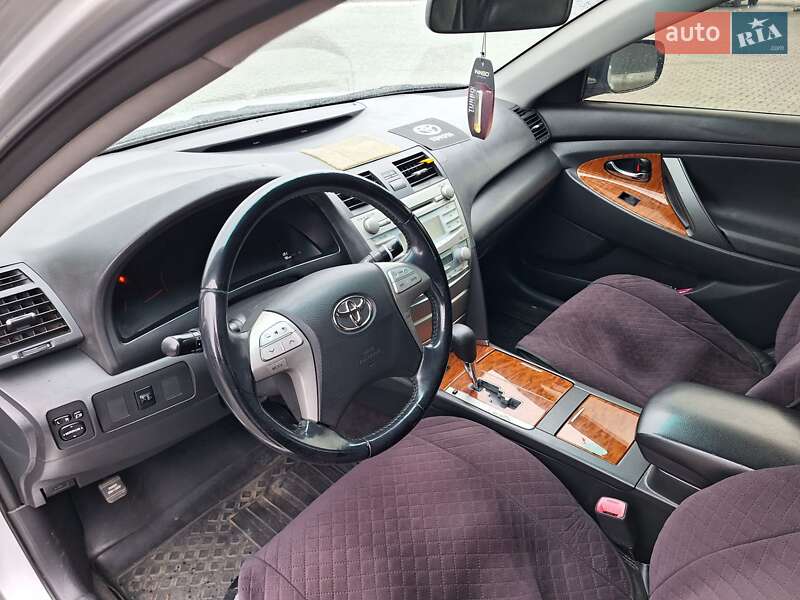 Седан Toyota Camry 2008 в Чернівцях