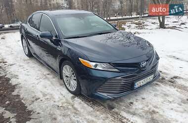 Седан Toyota Camry 2018 в Киеве