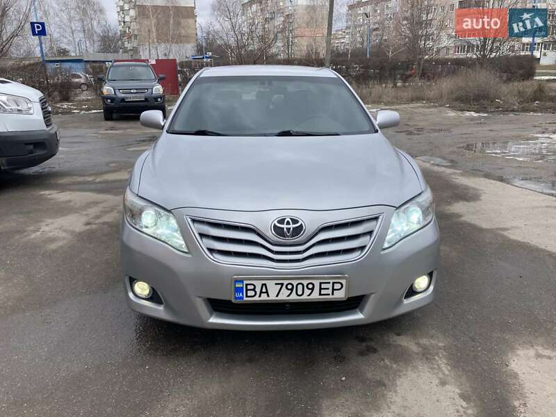 Седан Toyota Camry 2011 в Кропивницькому