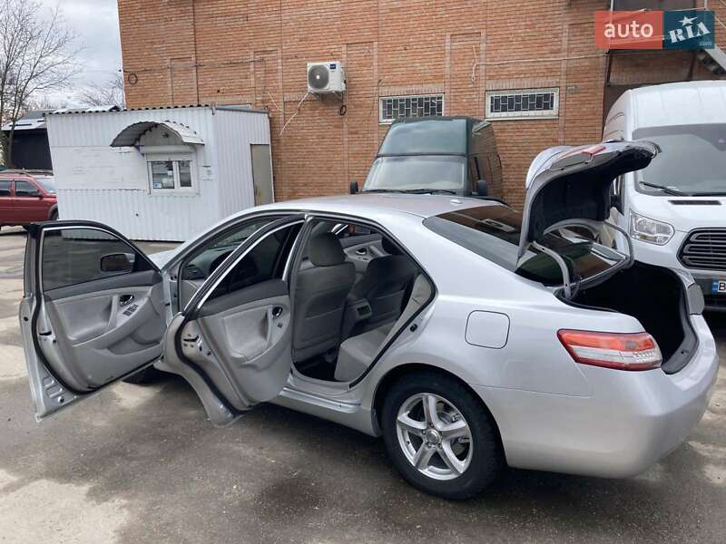Седан Toyota Camry 2011 в Кропивницькому