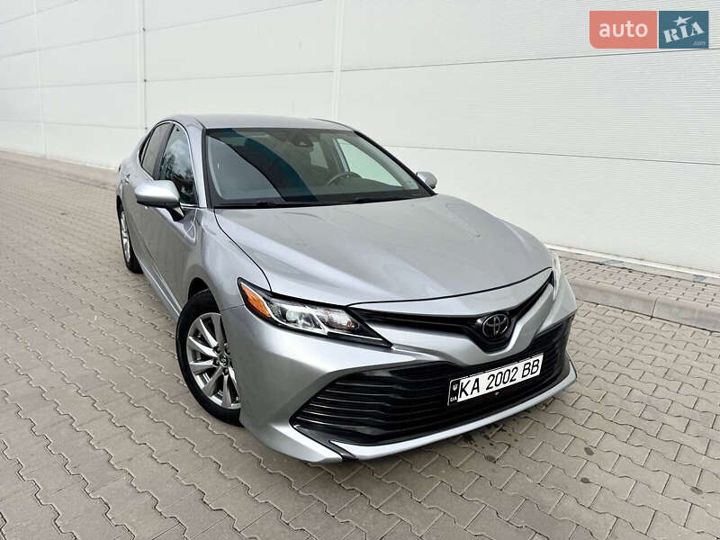 Седан Toyota Camry 2019 в Києві