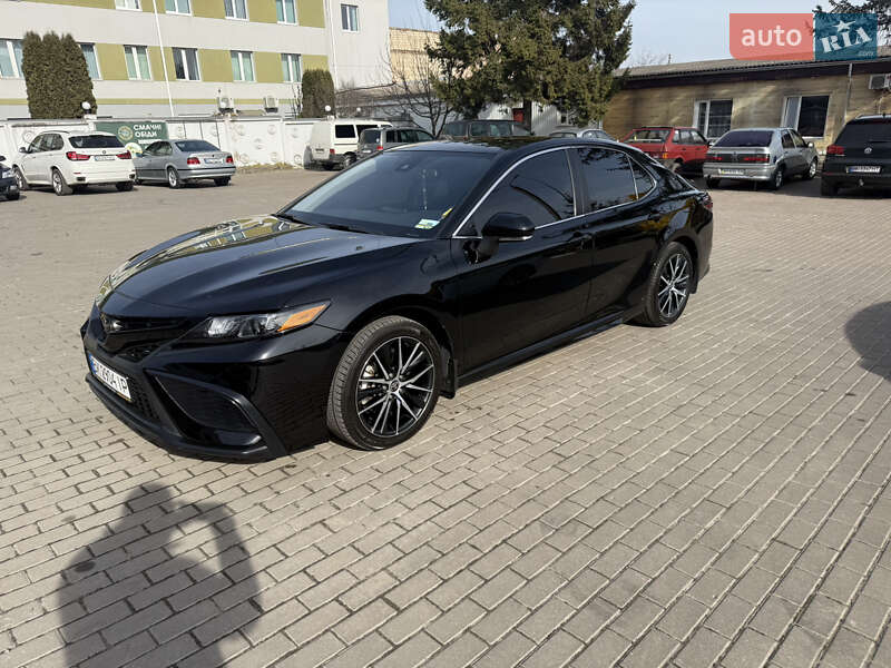 Седан Toyota Camry 2022 в Києві