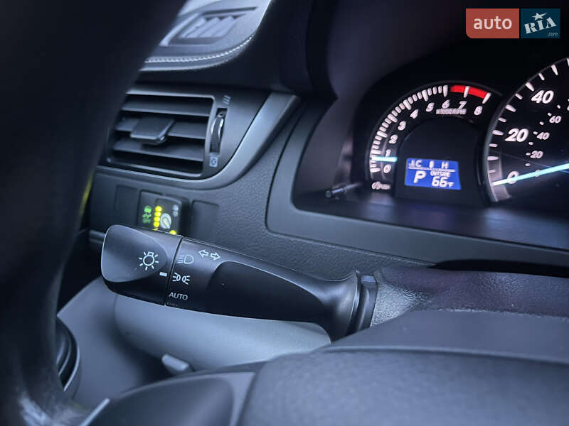 Седан Toyota Camry 2013 в Броварах