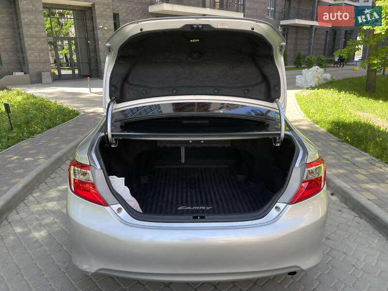 Седан Toyota Camry 2013 в Броварах