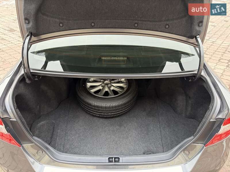 Седан Toyota Camry 2013 в Харькове
