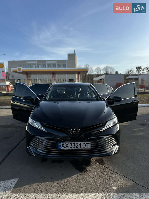 Седан Toyota Camry 2017 в Харькове