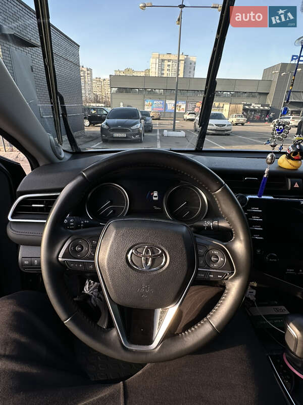 Седан Toyota Camry 2017 в Харькове