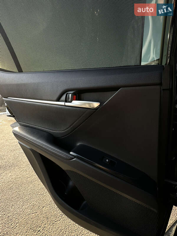 Седан Toyota Camry 2017 в Харькове