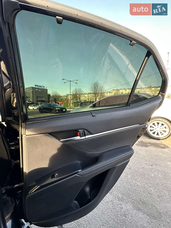 Седан Toyota Camry 2017 в Харькове