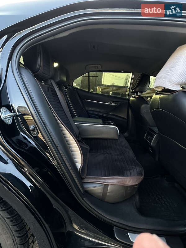 Седан Toyota Camry 2017 в Харькове