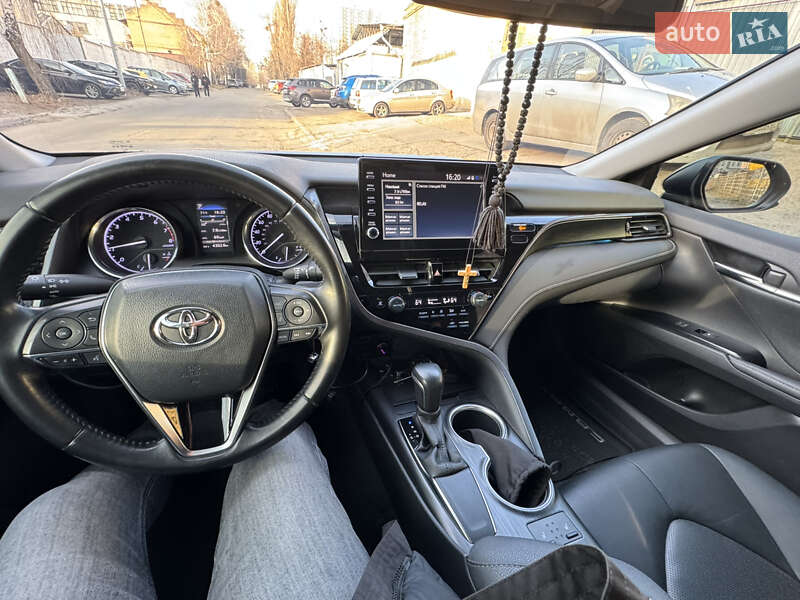 Седан Toyota Camry 2020 в Києві