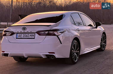 Седан Toyota Camry 2017 в Днепре