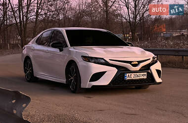 Седан Toyota Camry 2017 в Днепре