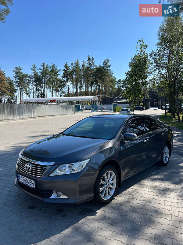 Седан Toyota Camry 2012 в Києві