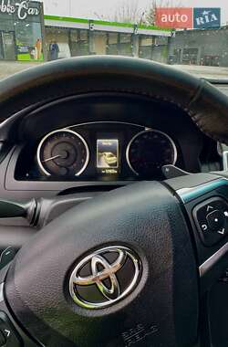 Седан Toyota Camry 2015 в 